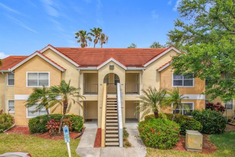 Condo in Fort Myers, Florida, 3 bedrooms  № 1620408 - photo 1