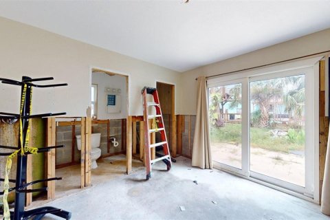 House in Redington Beach, Florida 3 bedrooms, 112.04 sq.m. № 1835873 - photo 10