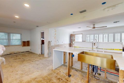 House in Redington Beach, Florida 3 bedrooms, 112.04 sq.m. № 1835873 - photo 7