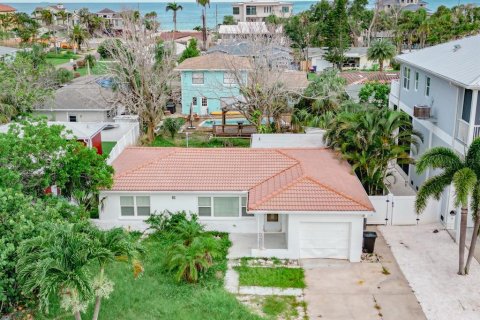 House in Redington Beach, Florida 3 bedrooms, 112.04 sq.m. № 1835873 - photo 5