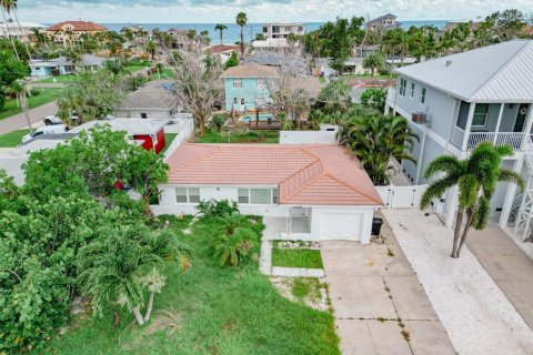House in Redington Beach, Florida 3 bedrooms, 112.04 sq.m. № 1835873 - photo 15