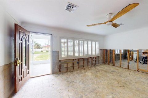 House in Redington Beach, Florida 3 bedrooms, 112.04 sq.m. № 1835873 - photo 9