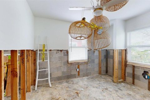 House in Redington Beach, Florida 3 bedrooms, 112.04 sq.m. № 1835873 - photo 24