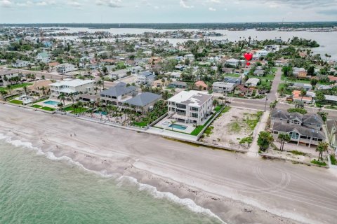 House in Redington Beach, Florida 3 bedrooms, 112.04 sq.m. № 1835873 - photo 12