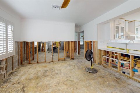 House in Redington Beach, Florida 3 bedrooms, 112.04 sq.m. № 1835873 - photo 19