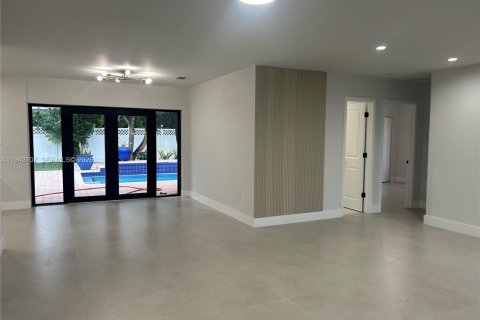 Casa en venta en Miami, Florida, 3 dormitorios, 127.93 m2 № 2007784 - foto 3