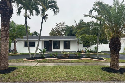 Casa en venta en Miami, Florida, 3 dormitorios, 127.93 m2 № 2007784 - foto 2