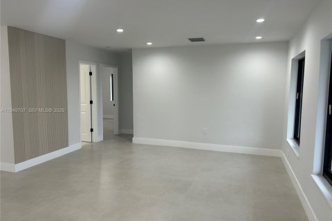 Casa en venta en Miami, Florida, 3 dormitorios, 127.93 m2 № 2007784 - foto 10