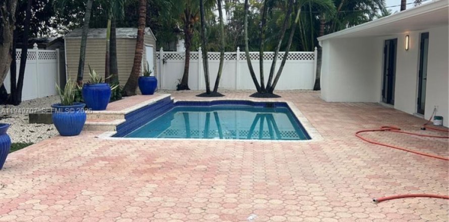 Casa en Miami, Florida 3 dormitorios, 127.93 m2 № 2007784