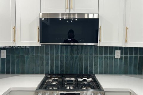 Casa en venta en Miami, Florida, 3 dormitorios, 127.93 m2 № 2007784 - foto 11