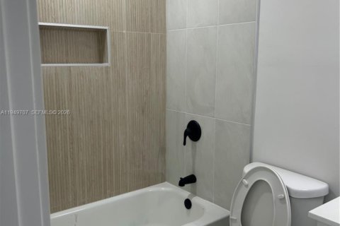 Casa en venta en Miami, Florida, 3 dormitorios, 127.93 m2 № 2007784 - foto 14
