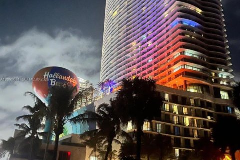 Condo in Hallandale Beach, Florida, 1 bedroom  № 2399676