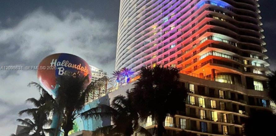 Condo in Hallandale Beach, Florida, 1 bedroom  № 2399676