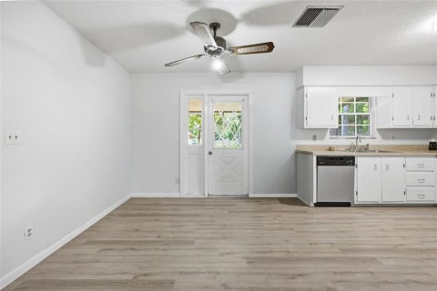 House in Anthony, Florida 3 bedrooms, 137.5 sq.m. № 2208922 - photo 12