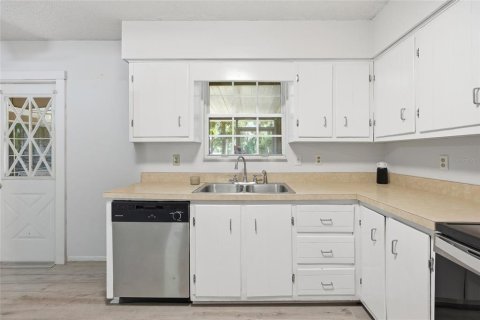 House in Anthony, Florida 3 bedrooms, 137.5 sq.m. № 2208922 - photo 16