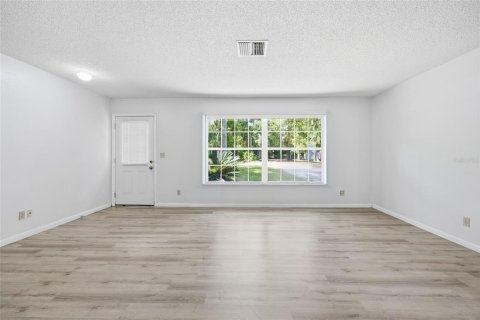 House in Anthony, Florida 3 bedrooms, 137.5 sq.m. № 2208922 - photo 10