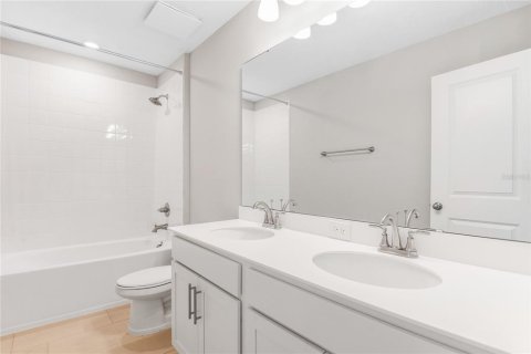 Casa en venta en Kissimmee, Florida, 5 dormitorios, 281.49 m2 № 1449521 - foto 12