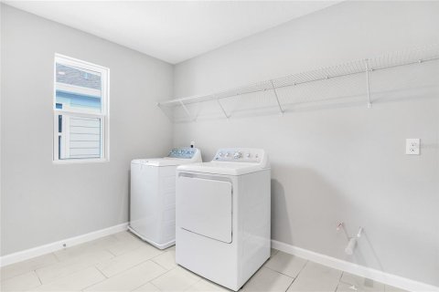 Casa en venta en Kissimmee, Florida, 5 dormitorios, 281.49 m2 № 1449521 - foto 15