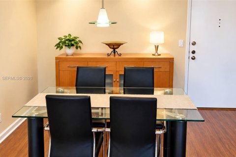 Condo in Sunny Isles Beach, Florida, 2 bedrooms  № 2399668 - photo 11