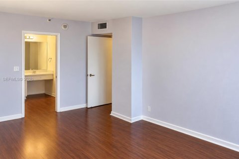 Condo in Sunny Isles Beach, Florida, 2 bedrooms  № 2399668 - photo 7