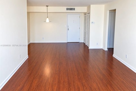 Condo in Sunny Isles Beach, Florida, 2 bedrooms  № 2399668 - photo 4