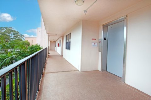 Condominio en venta en Sunrise, Florida, 2 dormitorios, 115.66 m2 № 2300787 - foto 13