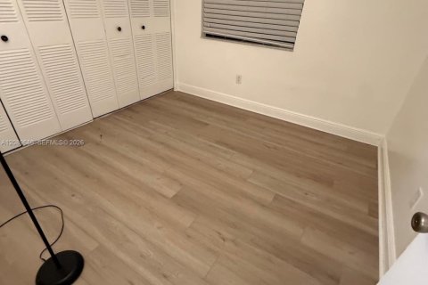 Touwnhouse à louer à Miami, Floride: 3 chambres, 147.9 m2 № 2375136 - photo 5