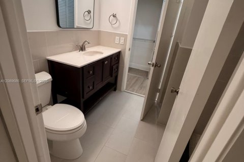 Touwnhouse à louer à Miami, Floride: 3 chambres, 147.9 m2 № 2375136 - photo 3