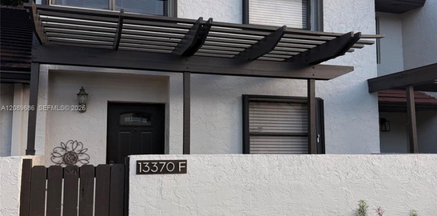 Touwnhouse à Miami, Floride 3 chambres, 147.9 m2 № 2375136