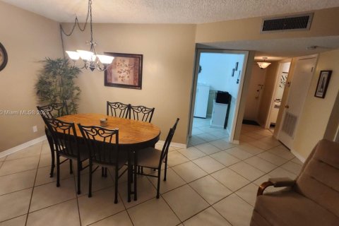 Condo in Lauderhill, Florida, 1 bedroom  № 1806485 - photo 9