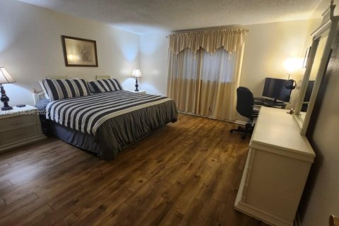 Condo in Lauderhill, Florida, 1 bedroom  № 1806485 - photo 4