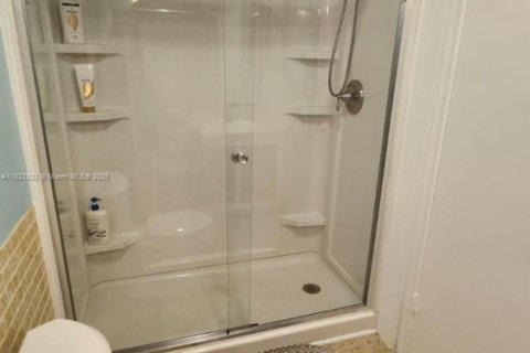 Condo in Lauderhill, Florida, 1 bedroom  № 1806485 - photo 13