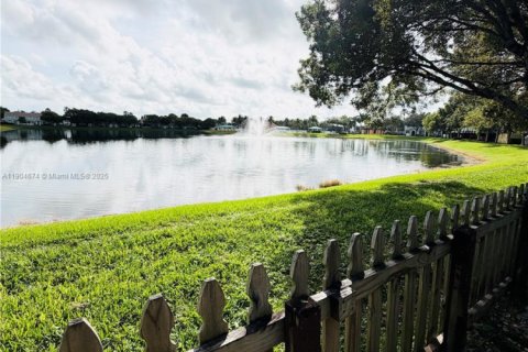 Снять в аренду таунхаус в Хомстед, Флорида 4 спальни, 132.2м2, № 1955140 - фото 21