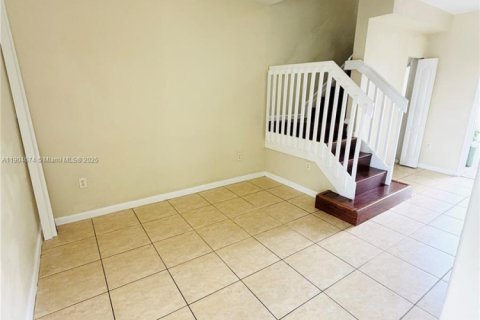 Снять в аренду таунхаус в Хомстед, Флорида 4 спальни, 132.2м2, № 1955140 - фото 6