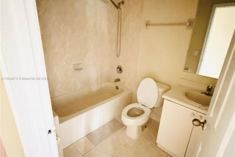 Снять в аренду таунхаус в Хомстед, Флорида 4 спальни, 132.2м2, № 1955140 - фото 15