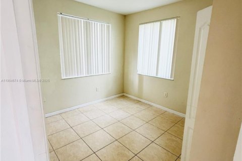 Снять в аренду таунхаус в Хомстед, Флорида 4 спальни, 132.2м2, № 1955140 - фото 8