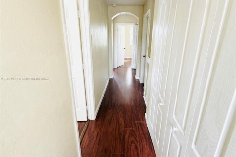 Снять в аренду таунхаус в Хомстед, Флорида 4 спальни, 132.2м2, № 1955140 - фото 12