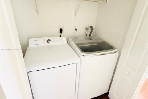 Снять в аренду таунхаус в Хомстед, Флорида 4 спальни, 132.2м2, № 1955140 - фото 13