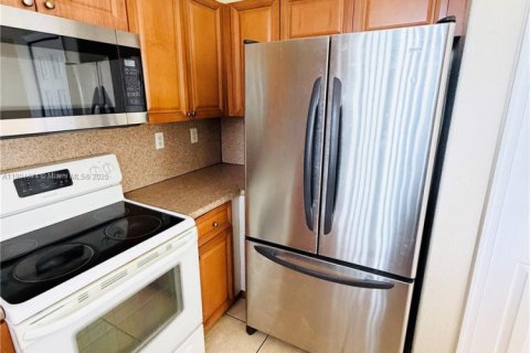 Снять в аренду таунхаус в Хомстед, Флорида 4 спальни, 132.2м2, № 1955140 - фото 5