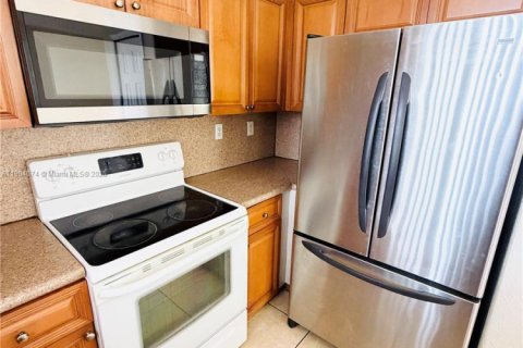 Снять в аренду таунхаус в Хомстед, Флорида 4 спальни, 132.2м2, № 1955140 - фото 4