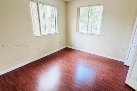 Снять в аренду таунхаус в Хомстед, Флорида 4 спальни, 132.2м2, № 1955140 - фото 14