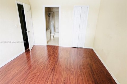 Снять в аренду таунхаус в Хомстед, Флорида 4 спальни, 132.2м2, № 1955140 - фото 17