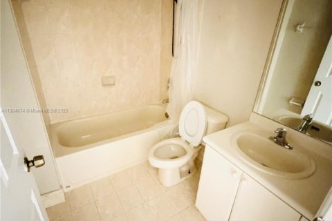 Снять в аренду таунхаус в Хомстед, Флорида 4 спальни, 132.2м2, № 1955140 - фото 9