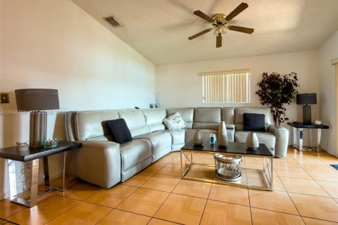 Villa ou maison à vendre à Miami Gardens, Floride: 4 chambres, 136.01 m2 № 2088113 - photo 16