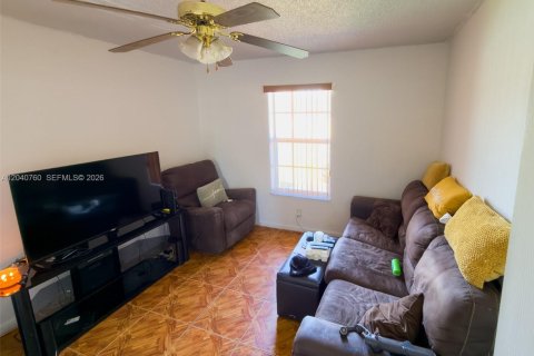 Villa ou maison à vendre à Miami Gardens, Floride: 4 chambres, 136.01 m2 № 2088113 - photo 4