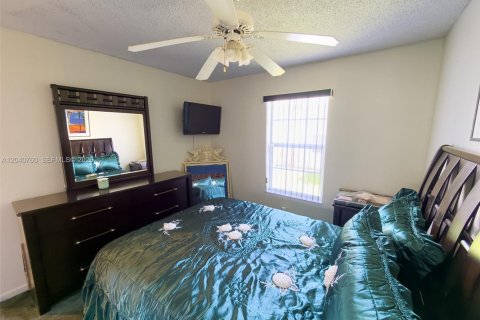 Villa ou maison à vendre à Miami Gardens, Floride: 4 chambres, 136.01 m2 № 2088113 - photo 9
