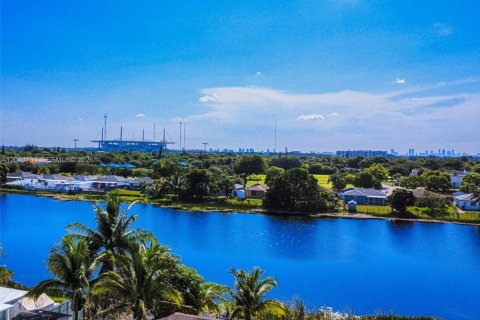 Villa ou maison à vendre à Miami Gardens, Floride: 4 chambres, 136.01 m2 № 2088113 - photo 15