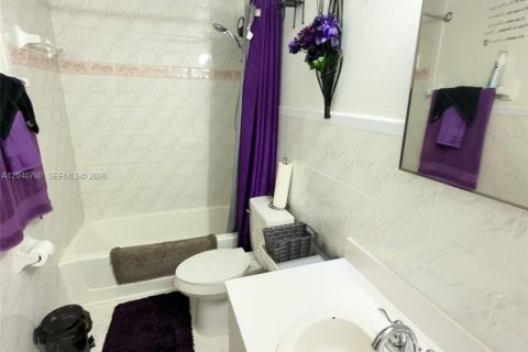 Villa ou maison à vendre à Miami Gardens, Floride: 4 chambres, 136.01 m2 № 2088113 - photo 17