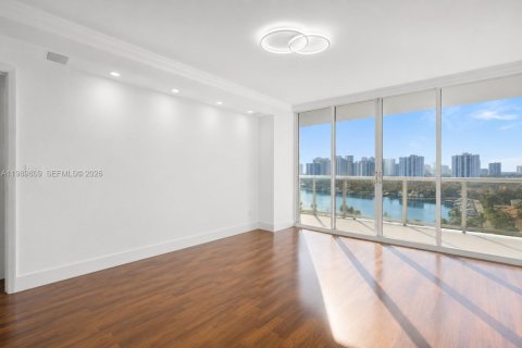 Copropriété à vendre à Aventura, Floride: 2 chambres, 135.64 m2 № 2272676 - photo 2