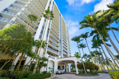 Condo à Aventura, Floride, 2 chambres  № 2272676